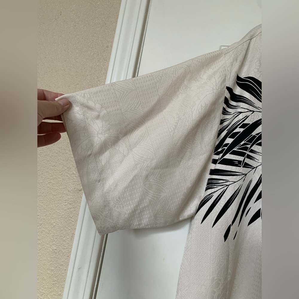 Tommy Bahama Black/Cream Hawaiian 100% Silk Short Sleeve Button Up 🌴 - Picture 3 of 12